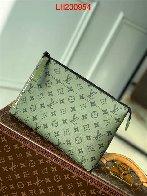 lv pochette voyage size|More.